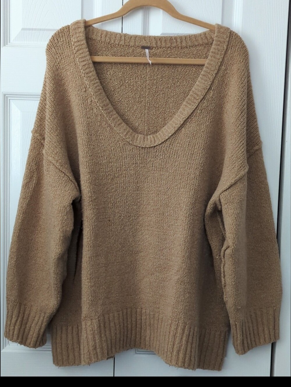 AWESOME! FREE PEOPLE CAMEL*BROOKSIDE* OVERSIZED SWEATER-L - Picture 3 of 9